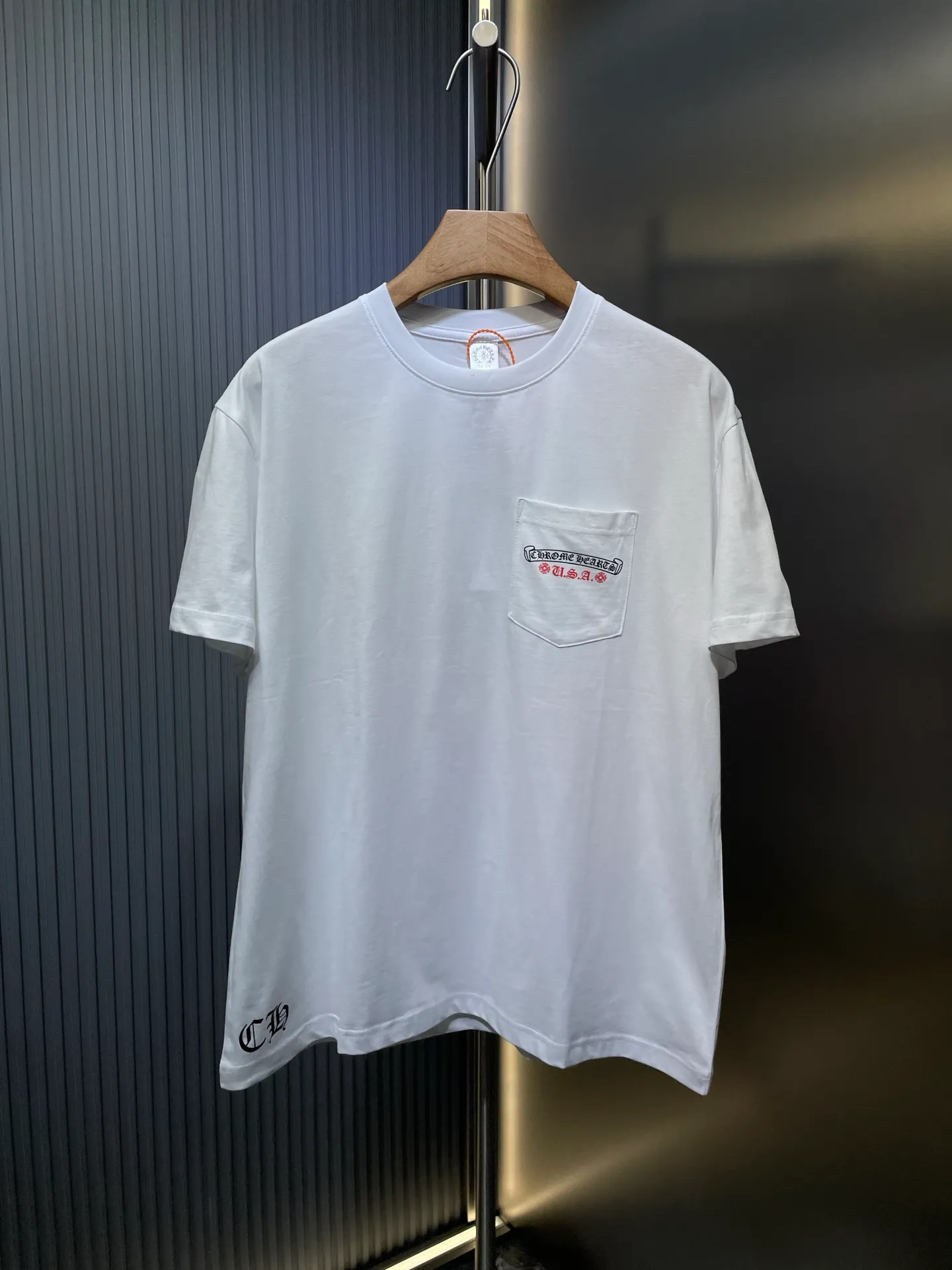 🅿️290 come hearts 🌟【Top replica】Flag scroll tee short sleeves (open version-physical counter-top luxury quality)🆚Second sale of all versions on the market. The fabric is made of 26 weave 200 grams of cotton. The printing uses a variety of printing techniques. Customized accessories. Size: s m l